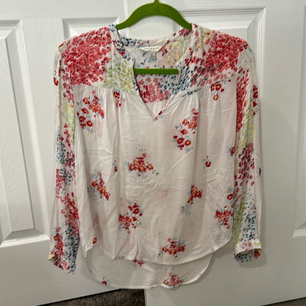 LUCKY BRAND SHEER LOOSE AND FLOWY TOP IN SIZE SMALL